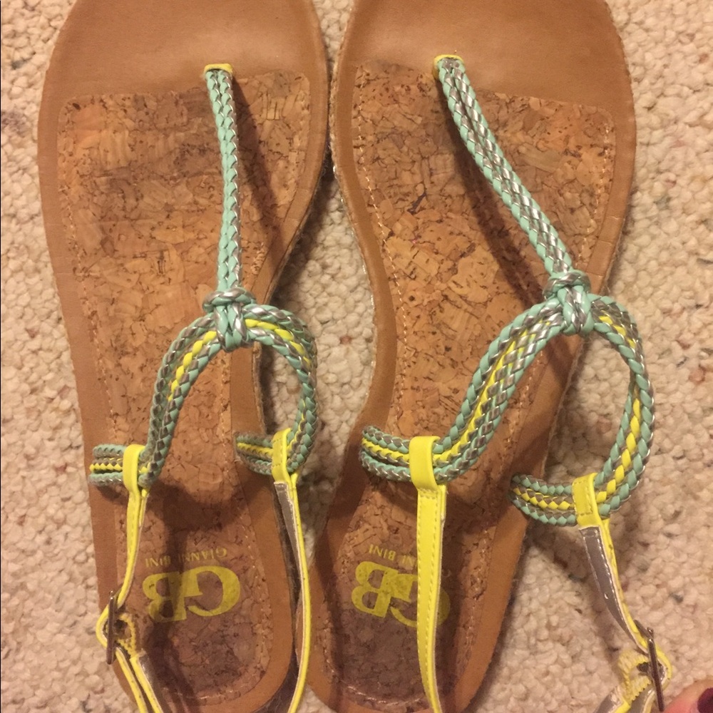 7.5 GB sandals!