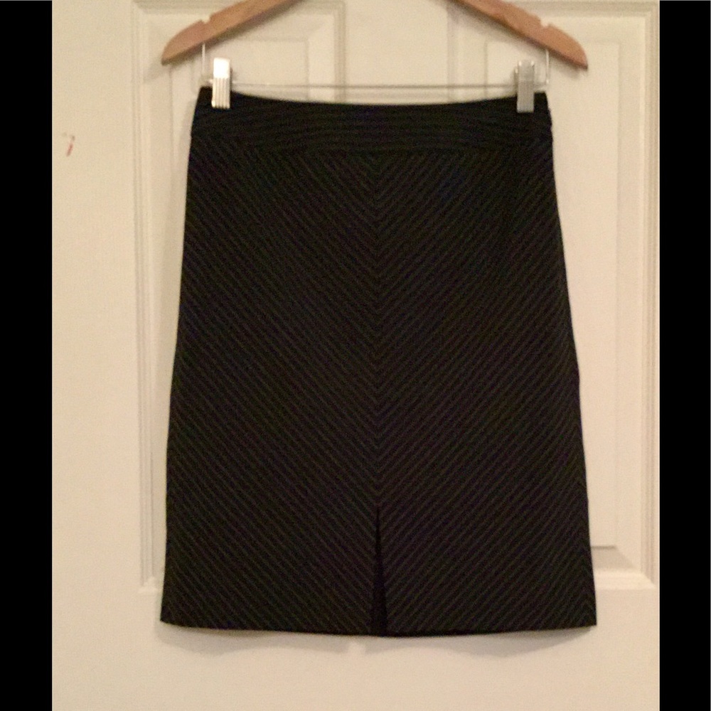 💵CLOSET CLEAROUT! 💵 EUC Ann Taylor Striped Skirt