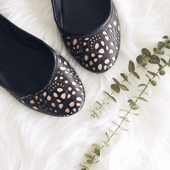 Steve Madden Shoes - hp✨{steve madden} Helga flats