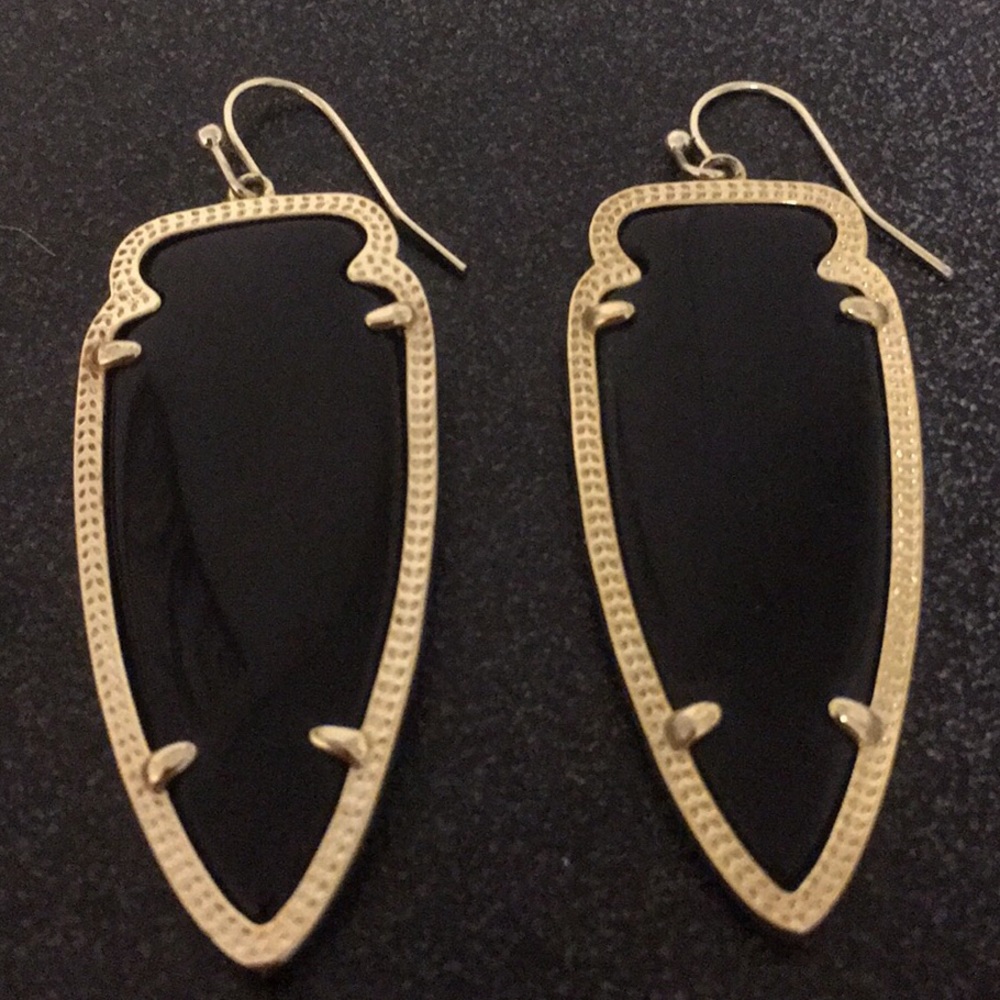 Black and gold Kendra scott arrow earrings