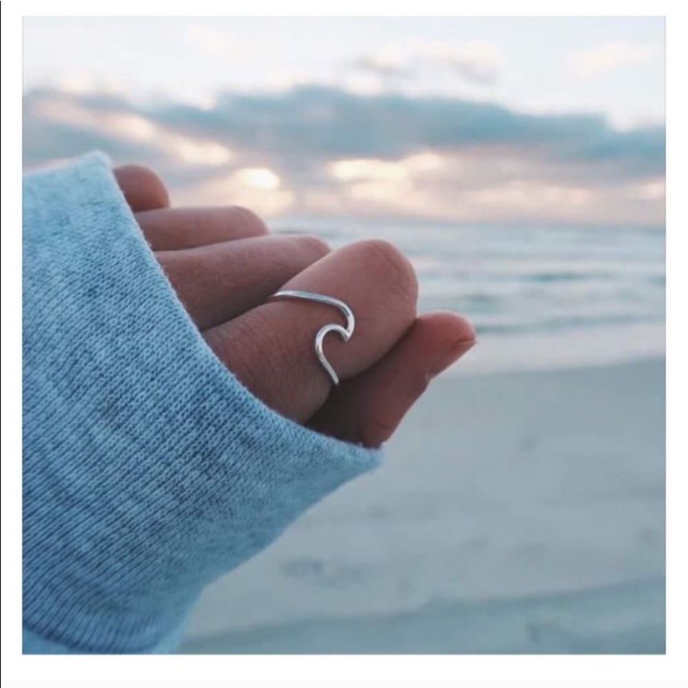 🌊 SIZE 5’s // WAVE RINGS 🌊 - Picture 2 of 8