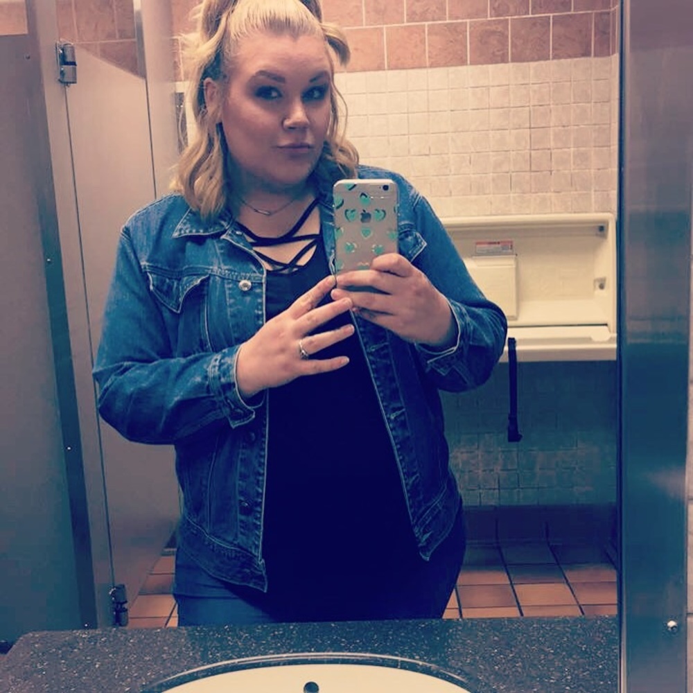 Meet your Posher, Lucretia