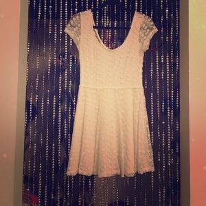 White Springy/Summery Dress 🌸🌷