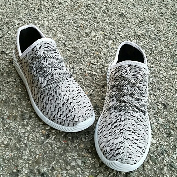 Last 8.5 🖤 BLACK/WHITE Running Sneakers - Picture 3 of 8