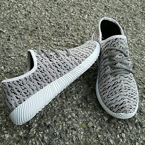 Last 8.5 🖤 BLACK/WHITE Running Sneakers - Picture 6 of 8