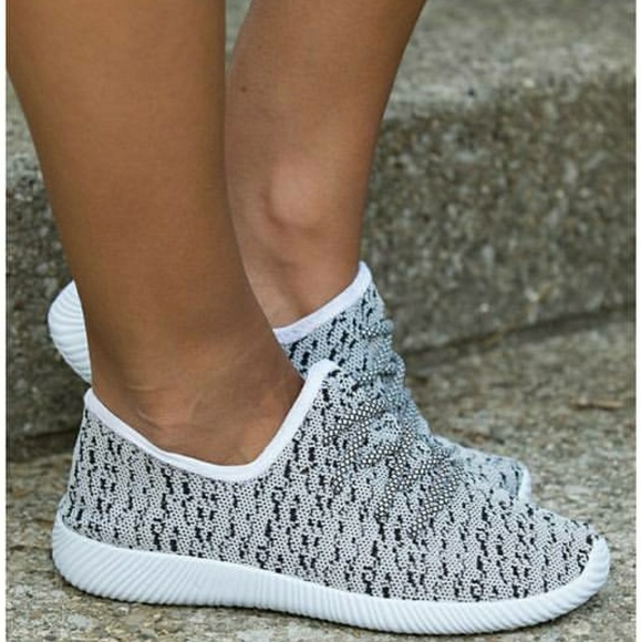 Last 8.5 🖤 BLACK/WHITE Running Sneakers - Picture 7 of 8