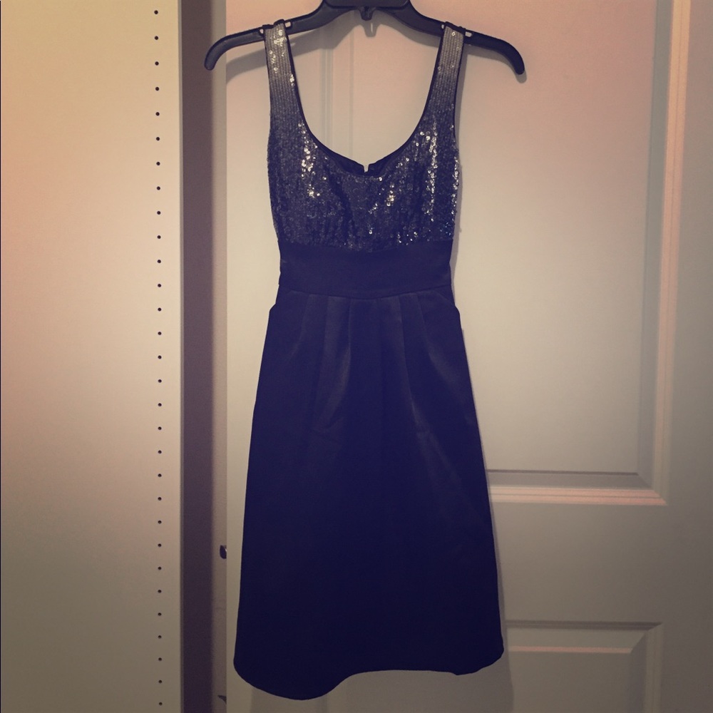 Cocktail dress with gradient sequencing.