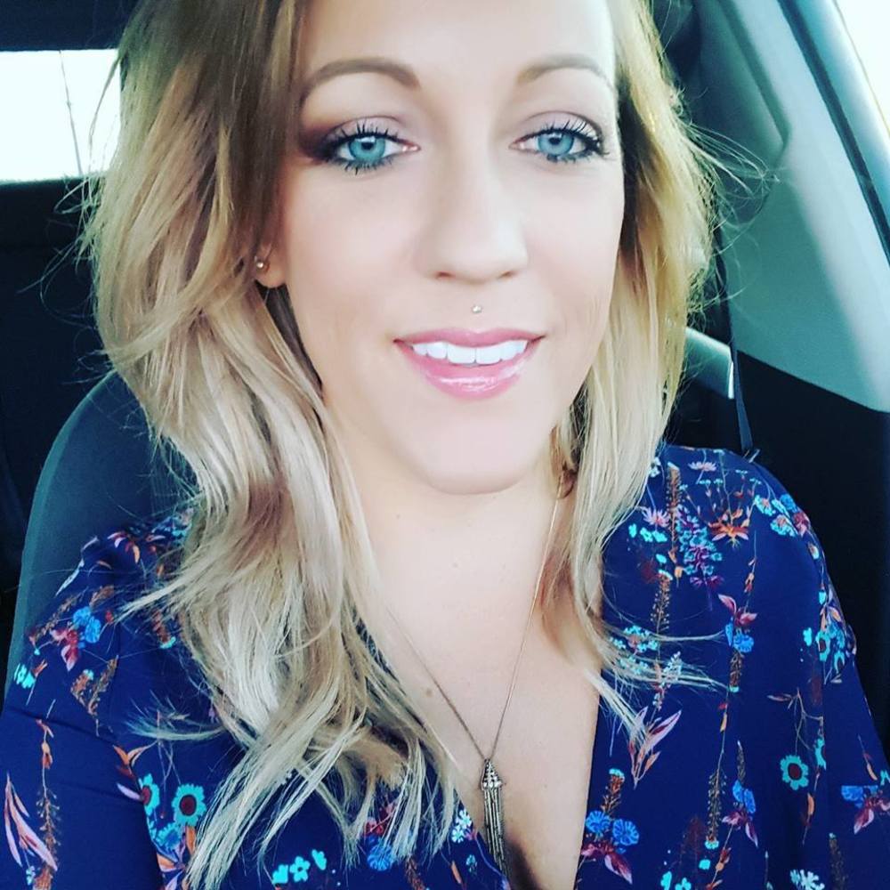 Meet your Posher, Maya