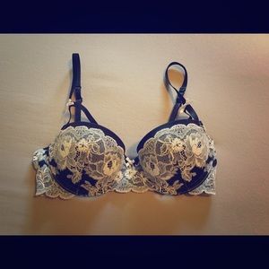 Victoria's Secret Balconet Push Up Bra