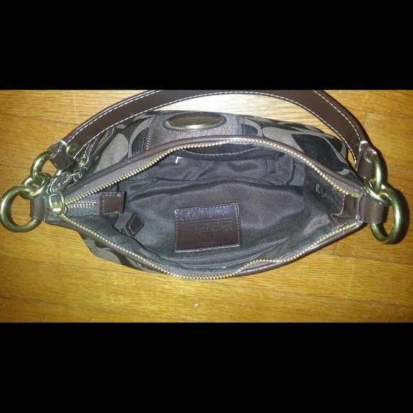 Brown Coach Small Shoulder bag. - Picture 2 of 3