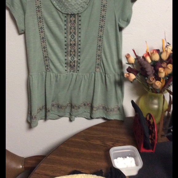 NWT top - Picture 3 of 4