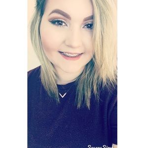 Meet your Posher, Alexis