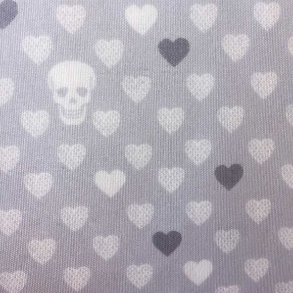 Betsey Johnson Gray Skulls & Heart KING Sheet Set - Picture 3 of 8