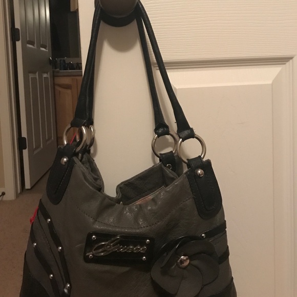 Guess satchel purse - Picture 2 of 3