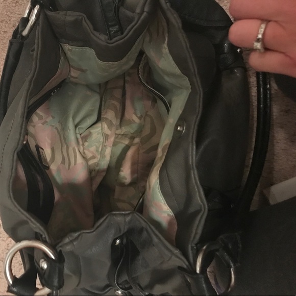 Guess satchel purse - Picture 3 of 3