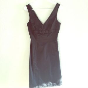 Slimming Black little dress with v neck