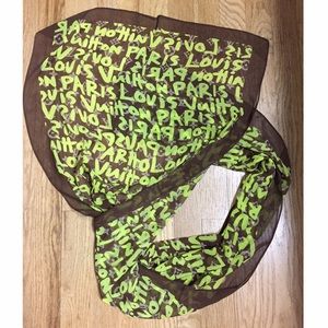 Scarf graffiti Louis Vuitton
