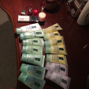 🚫SOLD🚫18 pic Of Clinique