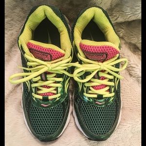 Saucony Hybrid 3 size 6.5 Athletic Shoe