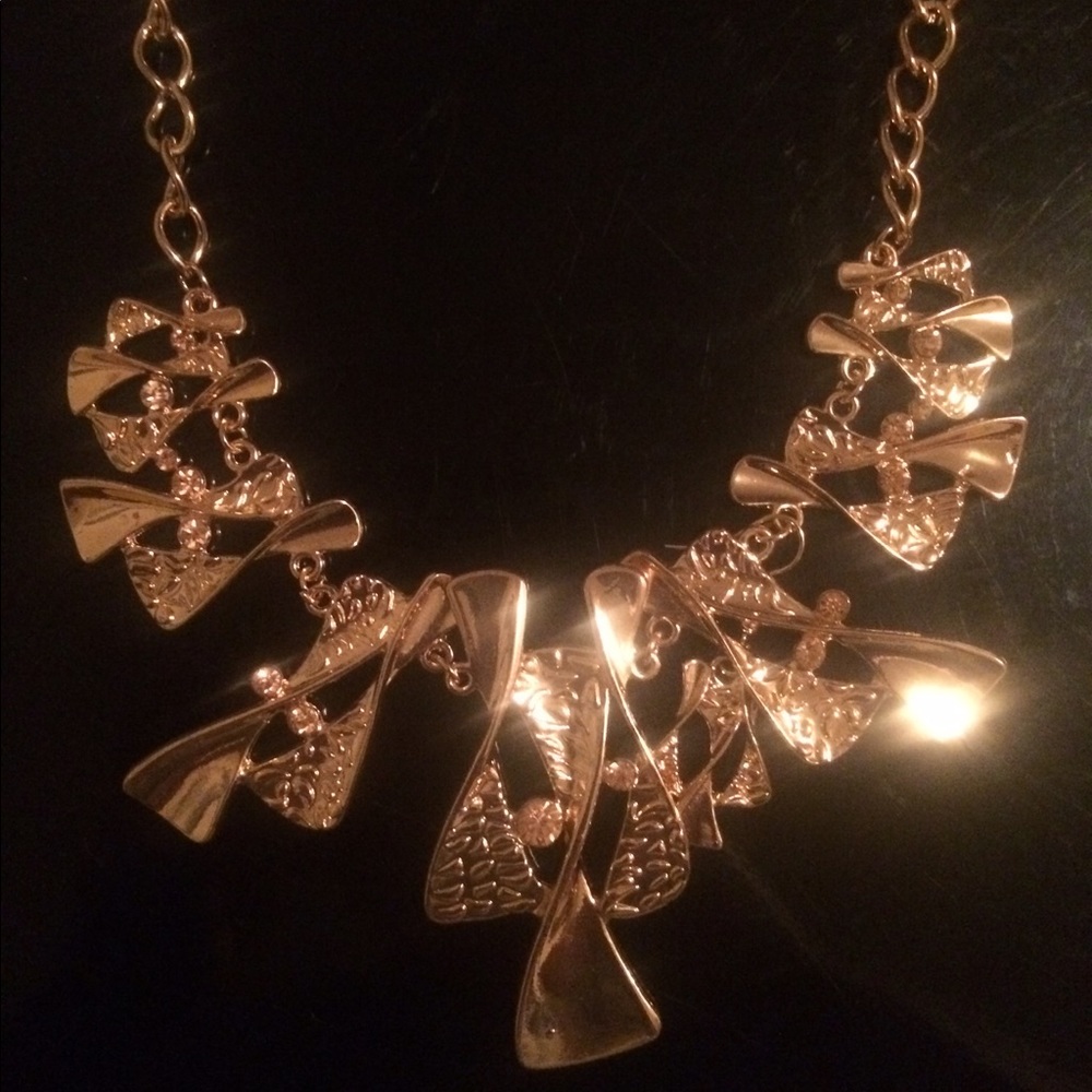 (4 for $20) brand new gold toned short necklace