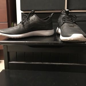 Nike Black Leather Shoes Size 7.5