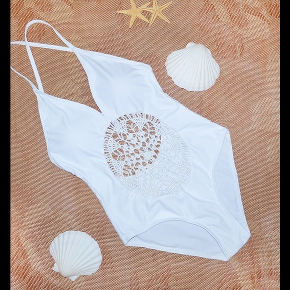 SALE!!! 1 MEDIUM LEFT! White Monokini - Picture 4 of 8