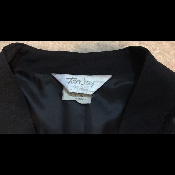 Woman's Tan Jay blazer. - Picture 4 of 5