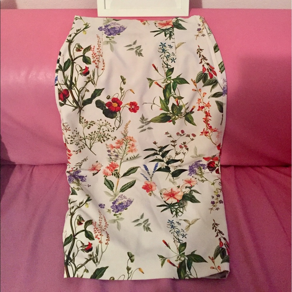 🎈🎈Zara midi pencil skirt For Sale🎈🎈