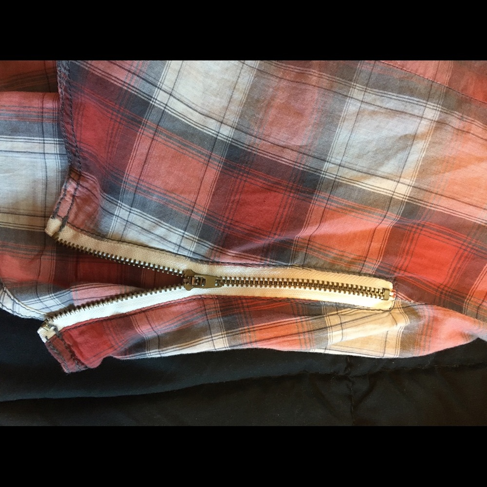 ROAR button down - Picture 4 of 6