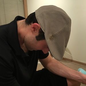 Light tan/gray golfer's hat/ gatsby hat