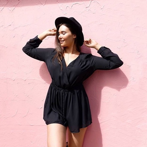 Noir Long Sleeve Keyhole Romper - Picture 2 of 4