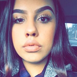 Meet your Posher, Paola