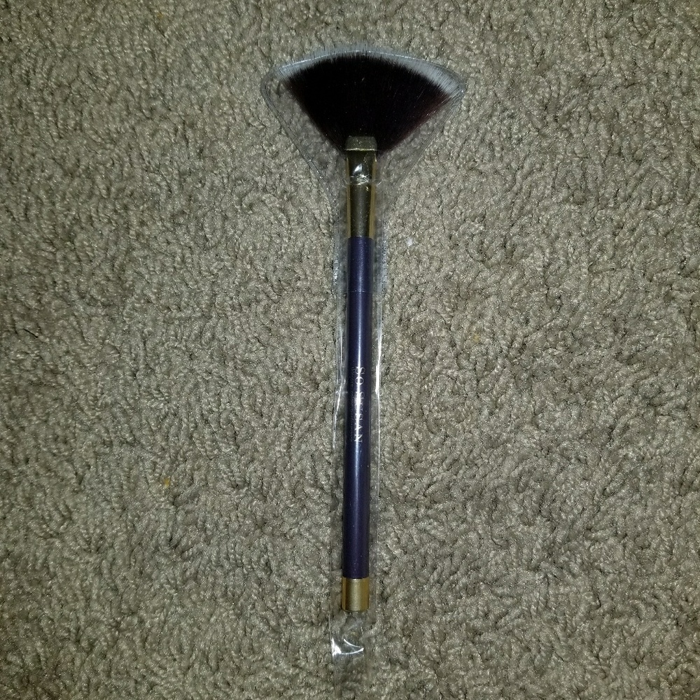 Fan Makeup Brush