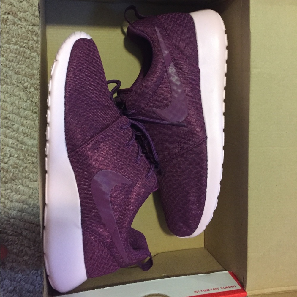 Brand new woman's roshe one
