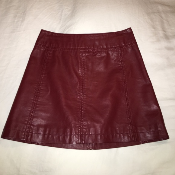 Burgundy mini leather skirt - Picture 1 of 2