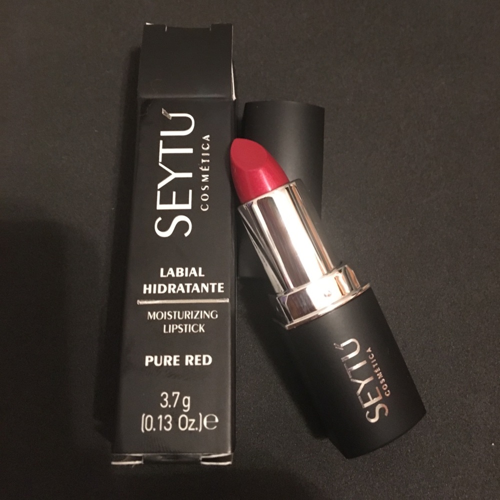 Moisturizing lipstick