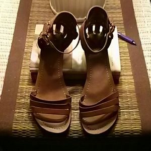 Dolce Vita size 8 tan sandals