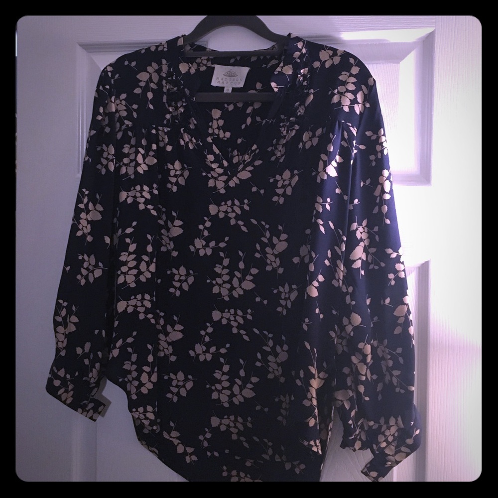 Gorgeous navy silk blouse!!