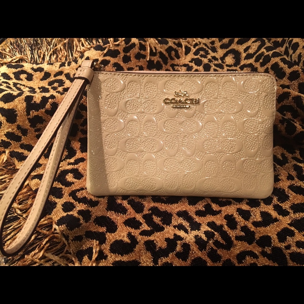 SALE🌹CHARMING COACH WRISTLET 🌹