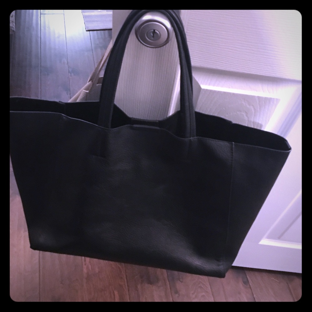 Basic black tote!