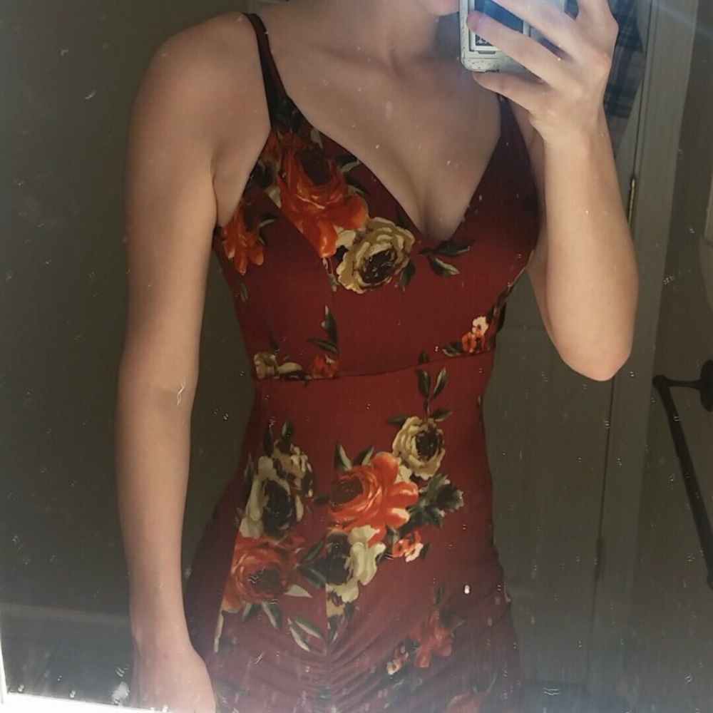 REPOSHING maroon floral bodycon dress
