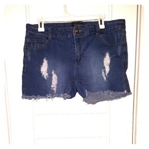 EVERYTHING ON SALE ❣️❣️ Forever21 destructed shorts