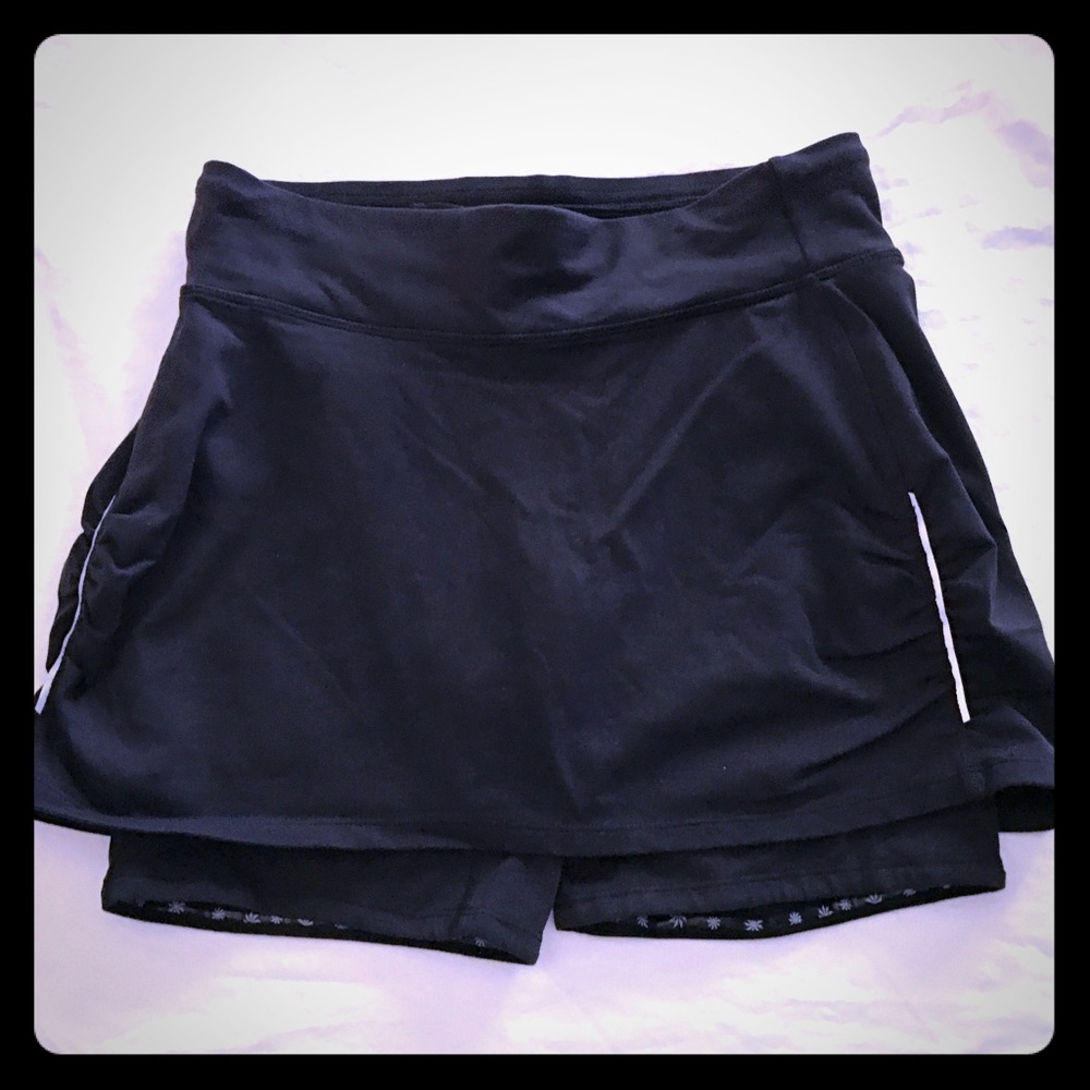 Athleta size S work out skirt. Built in shorts.