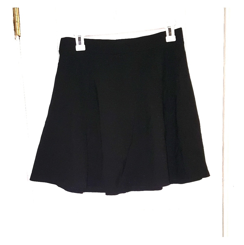 EVERYTHING ON SALE ❣️❣️ Black skater skirt