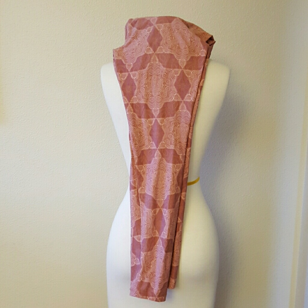 TC Lularoe Star Pink Leggings