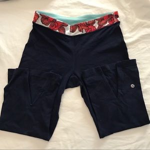 Lululemon work out/ yoga capris. Rare print.