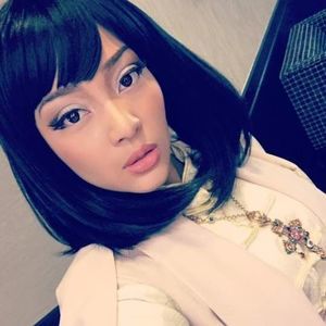 Meet your Posher, Lois