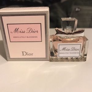 Miss Dior absolutely blooming mini
