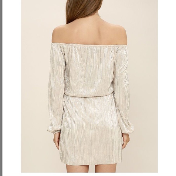 🌟Platinum Cold-shoulder Mini🌟 - Picture 3 of 3