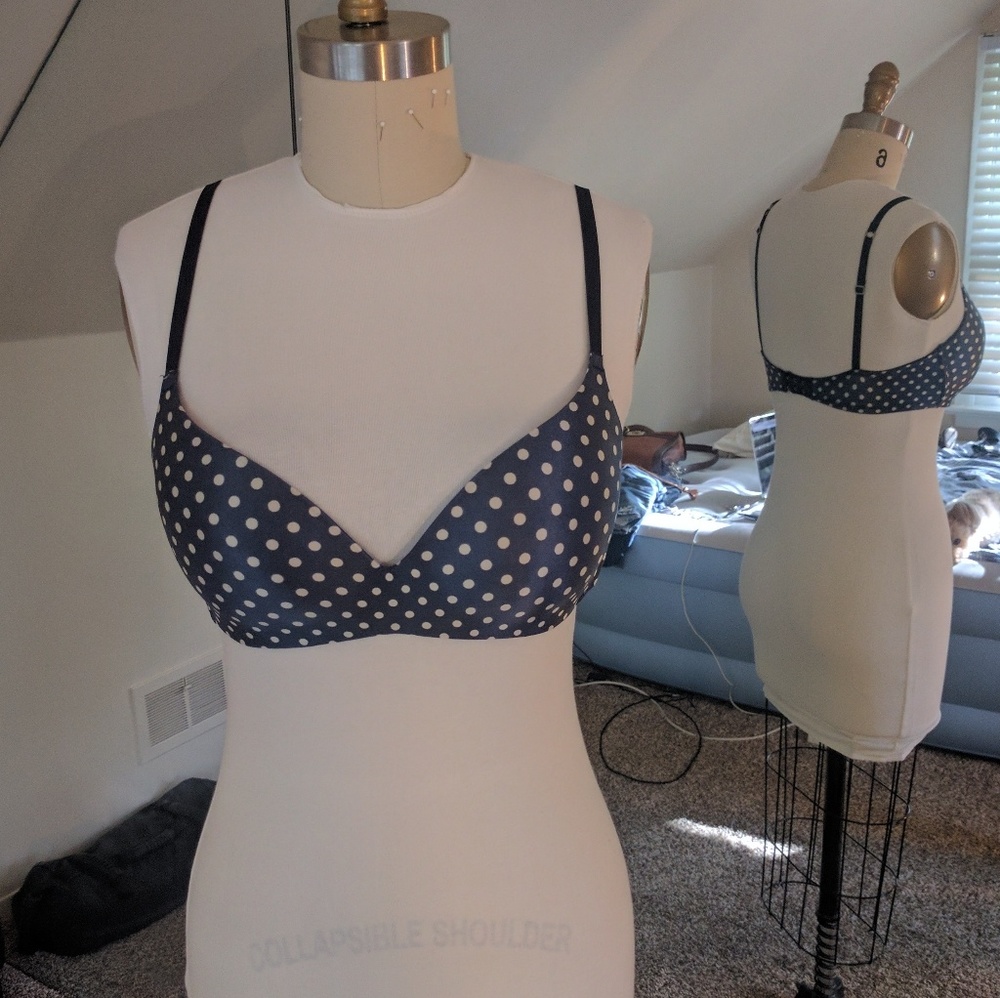 32D balconette VS bra
